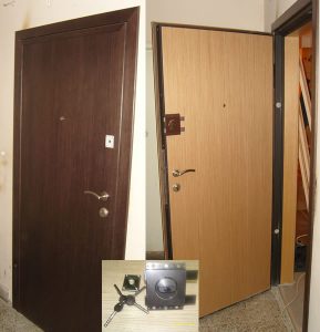 Фурнировани Метални Врати с каса по зида – модел К4 ( тристранна брава + брава GERDA )